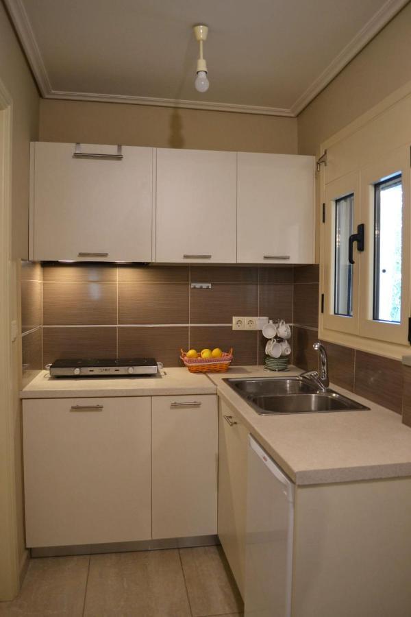 Kalamata Beach Maizonette Ground Floor And Semi-Basement With Yard Exterior photo